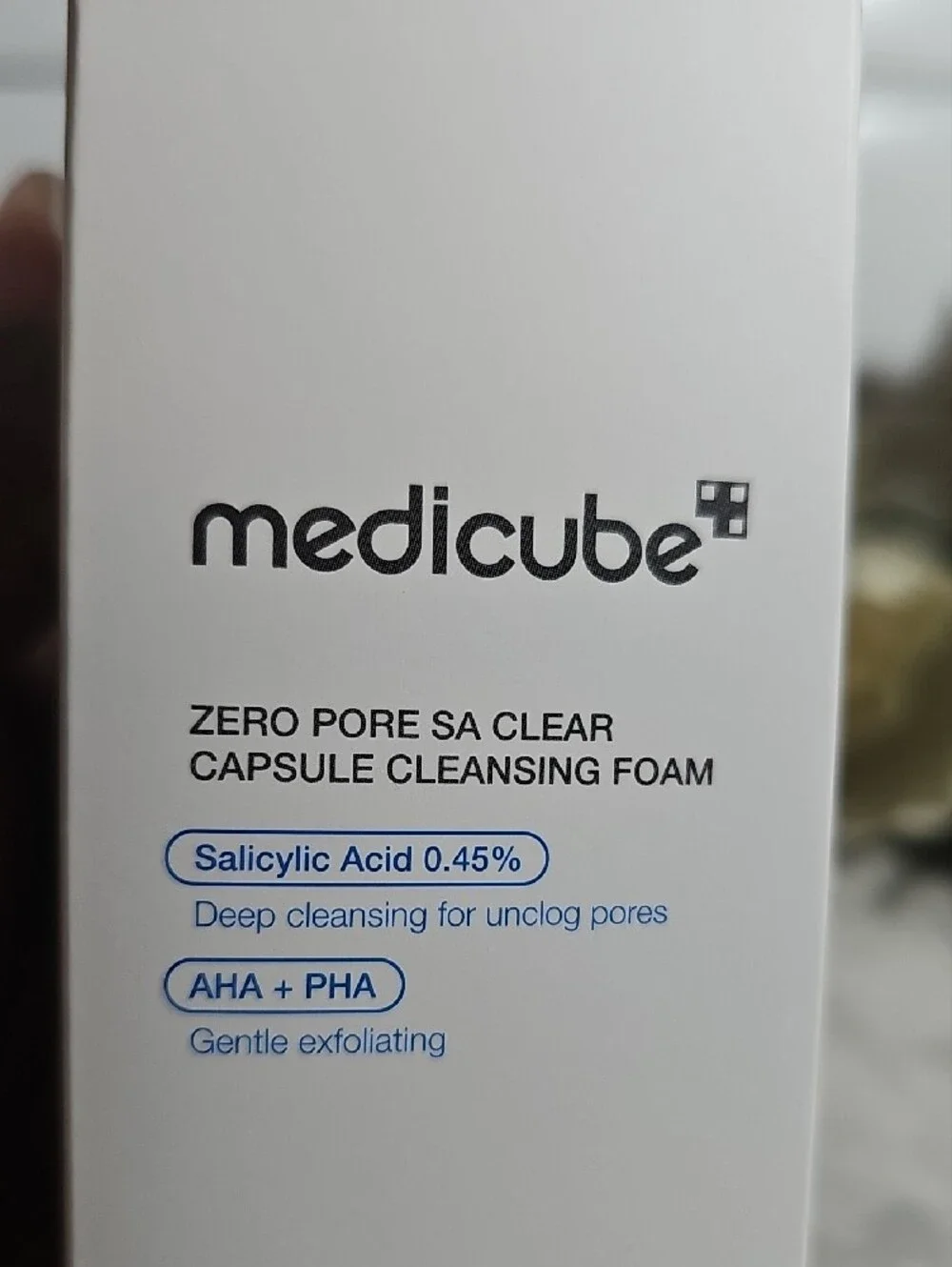 Medicube Zero Pore SA Clear Capsule Cleansing Foam — White